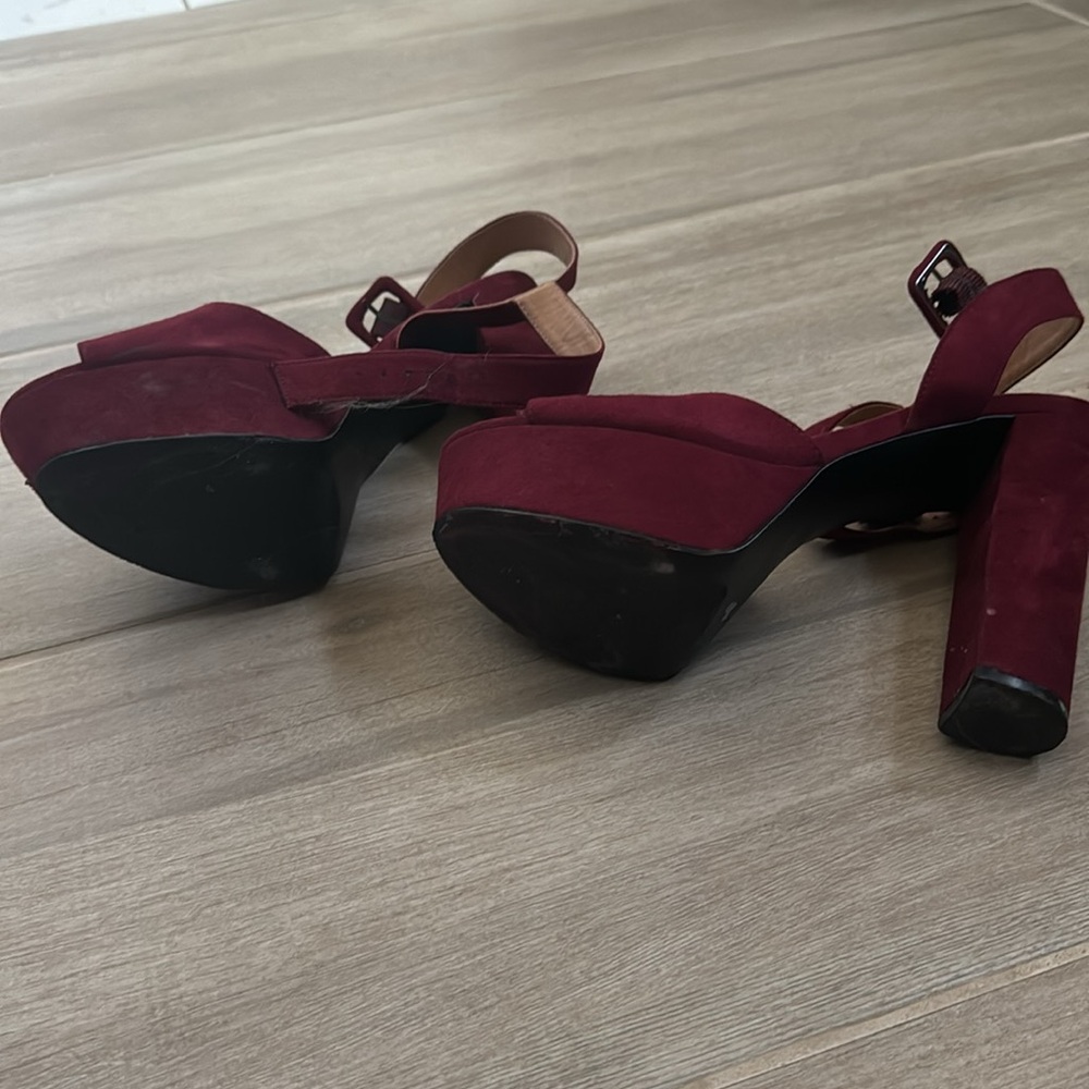 Heels - Picture 2 of 2